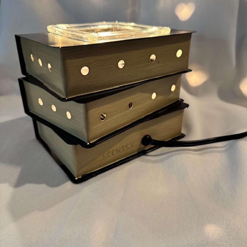 Scentsy Under My Spell Wax Warmer - Gently Used with Box - Picture 3 of 12